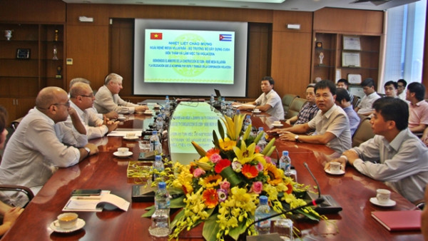 Bộ trưởng Bộ Xây dựng Cuba đề nghị hoàn thiện thủ tục thành lập liên doanh sản xuất VLXD tại Cuba ngay trong tháng 10/2016